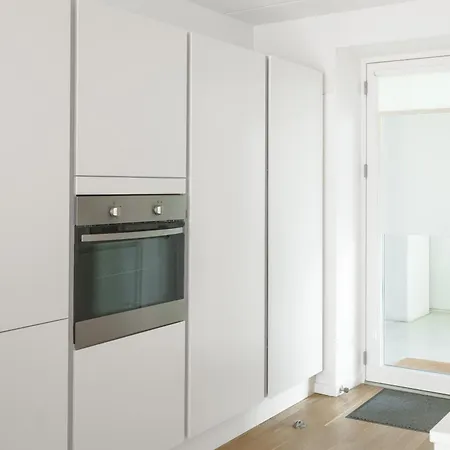 Daire Modern 2-bed In Orestaden