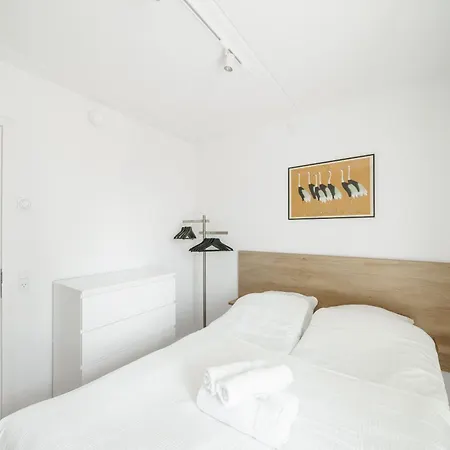 Modern 2-bed In Orestaden *